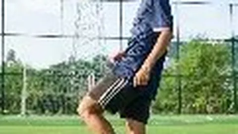 惠英红65岁生日喜收樊振东签名球拍，勉励“小胖”赛场璀璨，为国荣耀